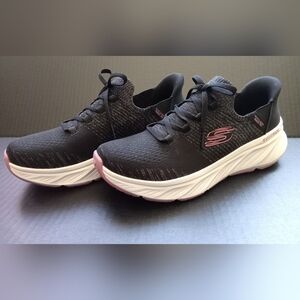 **NEW** Skechers Swift Fit Slip On Sneakers